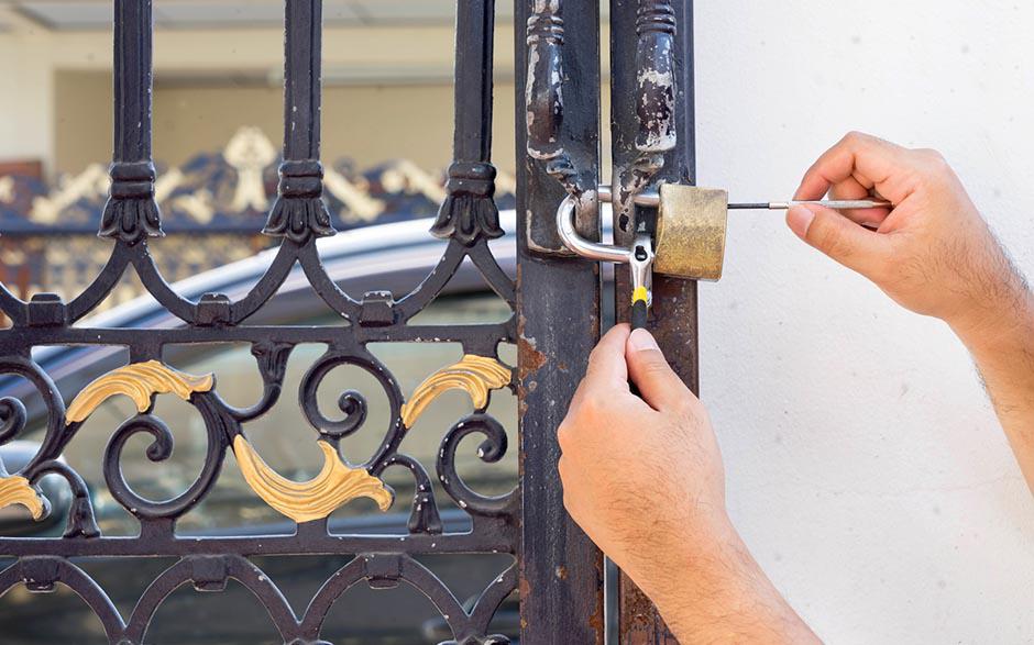 artisan serrurier metallier Montreuil